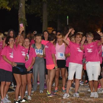 Corsa in rosa 2016, un gruppo di donne alla partenza
